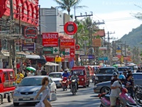 Patong (Thai: ป่าตอง) ist eine Gemeinde (Tambon) des Landkreises (Amphoe) Kathu der Provinz Phuket. Phuket liegt in der Südregion von Thailand. In der Gemeinde liegt der Patong Strand (Thai หาดป่าตอง – Hat Patong, engl.: Patong Beach), ein bekannter Strand und Touristenort an der Westküste der Insel Phuket.