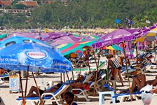 Patong (Thai: ป่าตอง) ist eine Gemeinde (Tambon) des Landkreises (Amphoe) Kathu der Provinz Phuket. Phuket liegt in der Südregion von Thailand. In der Gemeinde liegt der Patong Strand (Thai หาดป่าตอง – Hat Patong, engl.: Patong Beach), ein bekannter Strand und Touristenort an der Westküste der Insel Phuket.