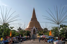 Der Phra Pathom Chedi (Thai: พระปฐมเจดีย) ist mit 127 m der höchste buddhistische Chedi weltweit. Der Chedi steht in der Stadt Nakhon Pathom.