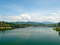 Die Vajiralongkorn-Talsperre, früher Khao-Laem-Talsperre genannt, ist eine Talsperre im Kreis Thong Pha Phum der Provinz Kanchanaburi in Thailand, die durch den ersten CFR-Staudamm Thailands aufgestaut wird. Der Staudamm steht am Mae Nam Khwae Noi (Khwae-Noi-Fluss, „River Kwai“) und wurde am 13. Juli 2001 nach dem Kronprinzen von Thailand Maha Vajiralongkorn umbenannt. Mit der Talsperre wird ein Wasserkraftwerk mit 300 MW Leistung betrieben.