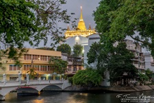 Der Wat Saket Ratcha Wora Maha Wihan (auch Wat Sraket oder Tempel des Goldenen Berges, englisch Golden Mount Temple, thailändisch วัดสระเกศราชวรมหาวิหาร) ist eine der ältesten buddhistischen Tempelanlagen (Wat) in Bangkok. Er liegt im Bezirk Pom Prap Sattru Phai. Wat Saket ist ein Königlicher Tempel Zweiter Klasse.