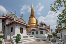 Wat Bowonniwet Wihan Thai: วัดบวรนิเวศวิหาร, ist ein buddhistischer Tempel (Wat) im Distrikt Phra Nakhon der Hauptstadt Bangkok von Thailand. Er liegt im Nordosten der sogenannten Rattanakosin-Insel, dem historischen Zentrum von Bangkok.