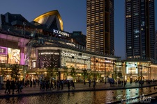 Das ICONSIAM, ist eine gemischt genutzte Anlage am Ufer des Flusses Chao Phraya in Bangkok, Thailand. Es umfasst ein großes Einkaufszentrum, das am 10. November 2018 für die Öffentlichkeit zugänglich war, sowie Hotels und Residenzen.