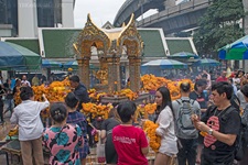 Der Erawan-Schrein (thailändisch ศาลท้าวมหาพรหม โรงแรมเอราวัณ, RTGS: San Thao Maha Phrom Rongraem Erawan, ‚Schrein des Gottes Brahma am Erawan-Hotel‘, kurz ศาลพระพรหม San Phra Phrom) ist ein Schrein, der dem hinduistischen Gott Brahma geweiht ist. Er befindet sich im Bezirk Pathum Wan der thailändischen Hauptstadt Bangkok, an der Ratchaprasong-Kreuzung von Phloen-Chit- und Ratchadamri-Straße.