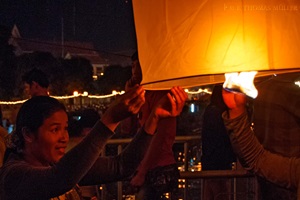 Chiang Mai Loi Krathong (auch: Loy Krathong, Thai ลอยกระทง) ist das Lichterfest, das in Thailand landesweit am Tag des Vollmonds im zwölften Monat des traditionellen thailändischen Lunisolarkalenders gefeiert wird. Es fällt üblicherweise in den November.